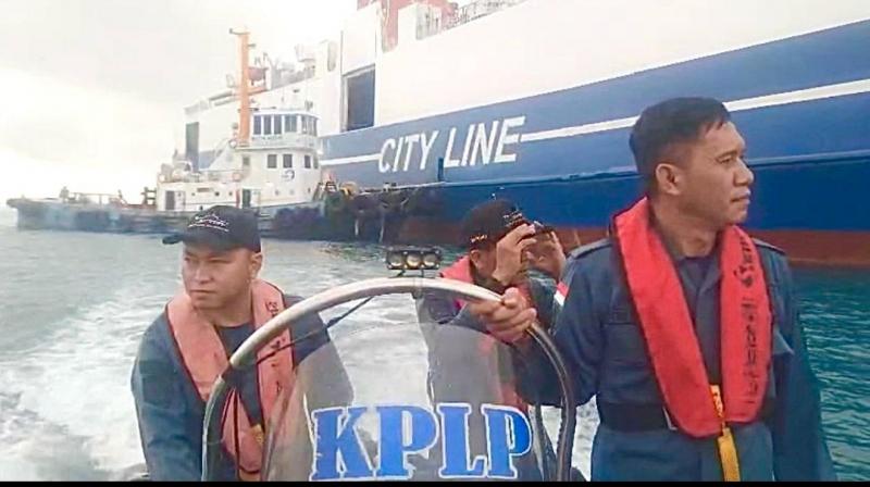 Tim KPLP bantu penyelamatan kapal terbakar