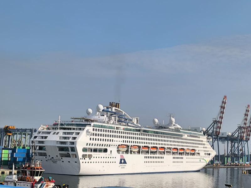 Kapal Pesiar Star Voyager sandar di Pelabuhan Tanjung Priok. Foto istimewa/Pelindo Regional 2 Tanjung Priok