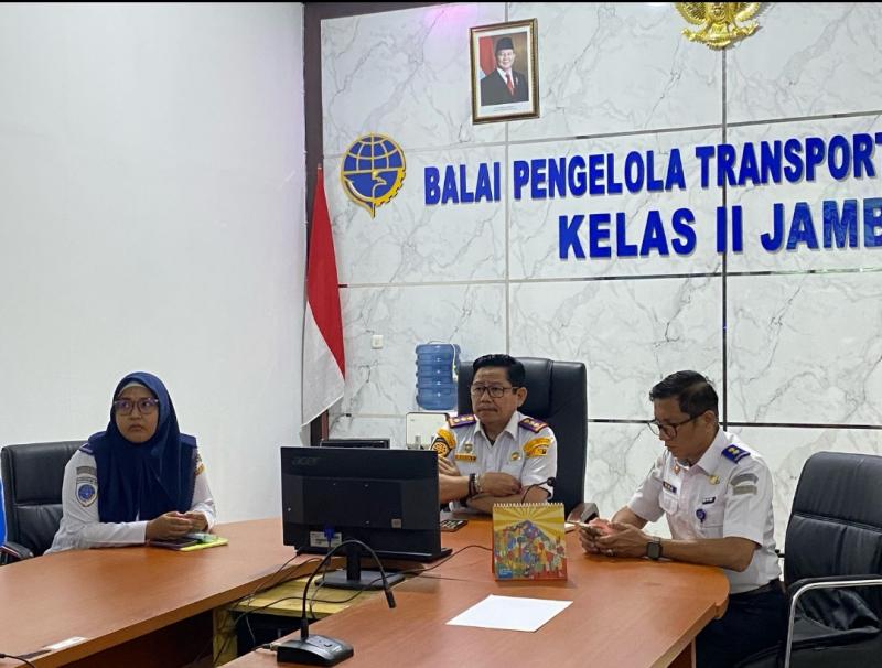 Kepala BPTD Kelas II (tengah)