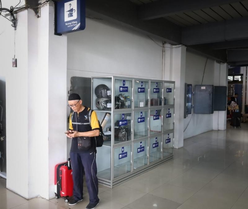 PT KAI Daop 6 Yogyakarta mengamankan barang penumpang kereta api ke sistem Lost and Found dan sebagian besar telah berhasil dikembalikan kepada pemiliknya. Total nilai barang yang ditemukan mencapai Rp287 juta saat Angkutan Mudik Lebaran 2025.