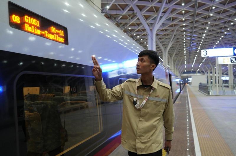 Teknisi kereta whoosh kini sudah diambil alih oleh SDM Lokal.