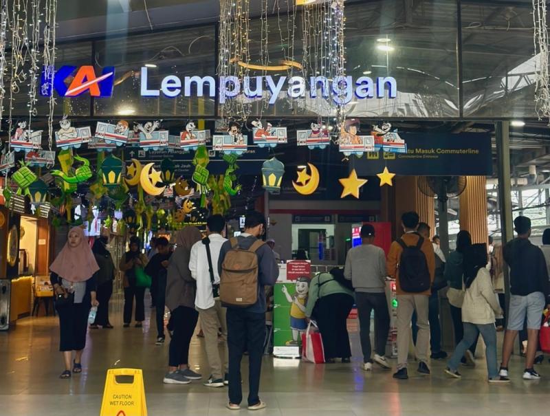 Momen libur panjang, penumpang KA ramai datang ke Wilayah KAI Daop 6 Yogyakarta. (Ist)