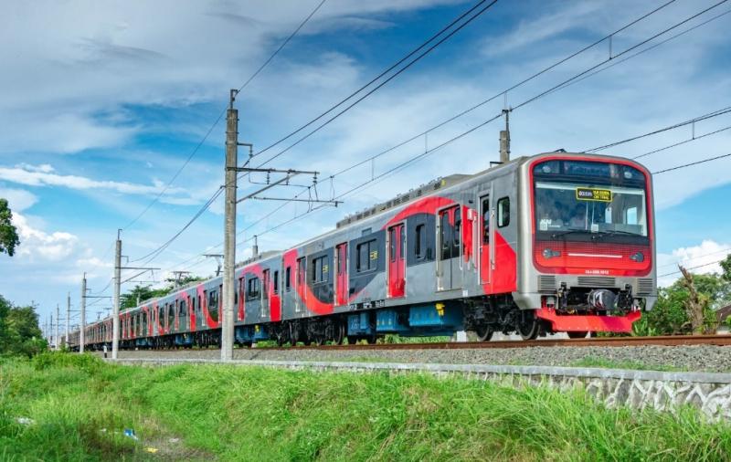 Rangkaian KRL baru buatan INKA tiba di Depo KRL Depok, Sabtu (20/4/2025), usai menjalani uji coba di lintas Yogyakarta–Solo. KRL ini akan menjalani uji dinamis di jalur Jabodetabek sebelum dioperasikan untuk mendukung layanan transportasi massal yang andal dan nyaman.