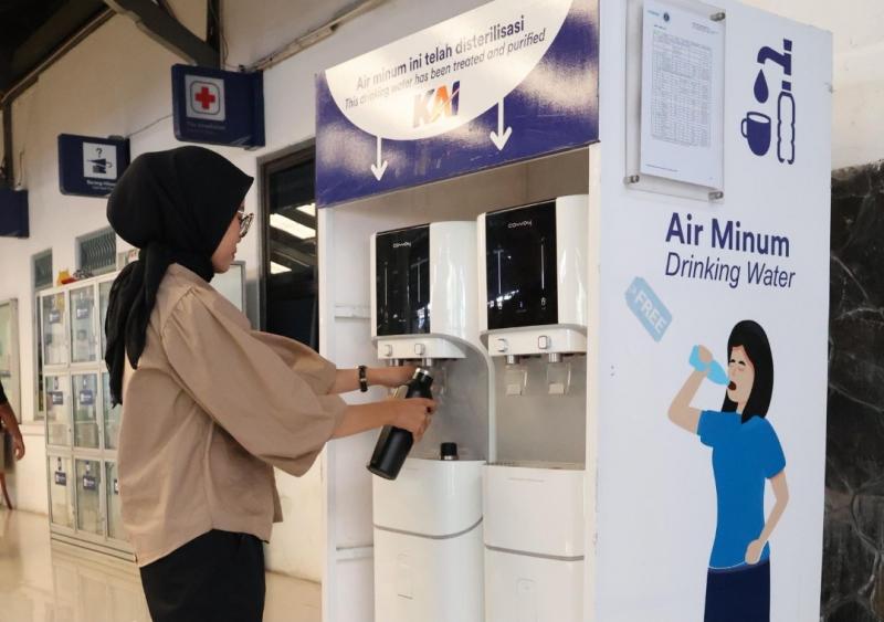 Layanan air dispenser gratis sebagai bentuk inisiatif ramah lingkungan KAI Daop 6 Yogyakarta. (Ist)
