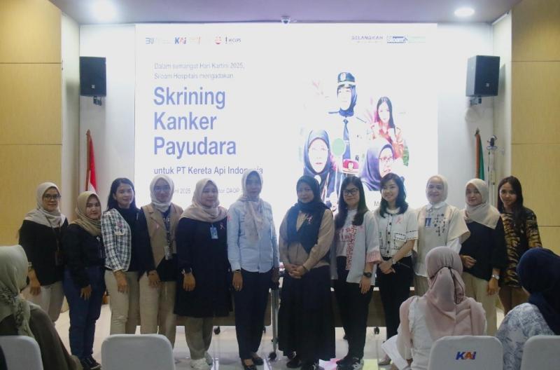 Kegiatan skrining kanker payudara gratis yang diselenggarakan oleh PT KAI Daop 1 Jakarta di Ruang Jayakarta, Stasiun Cikini, Jumat (25/4/2025). Kegiatan ini merupakan bagian dari komitmen KAI dalam mendukung kesehatan perempuan sekaligus memperingati Hari Kartini.