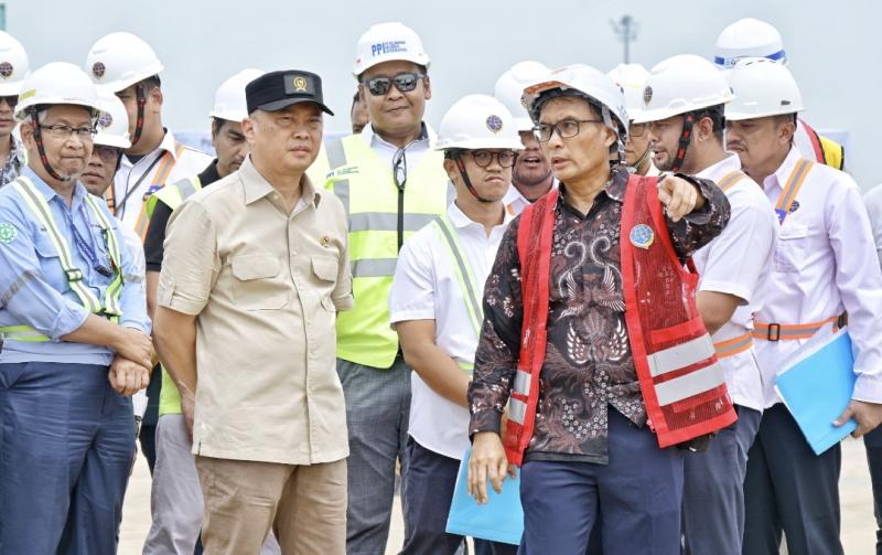Menhub Dudy Purwagandhi di sela tinjau Pelabuhan Patimban