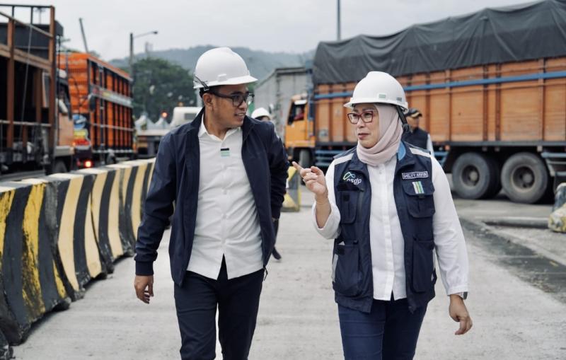 Salah satu srikandi ASDP menjabat Corporate Secretary saat bersama Dirut ASDP