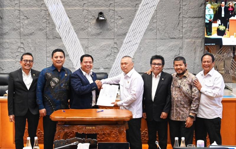 Menhub dan Komisi V DPR didampingi Wamenhub