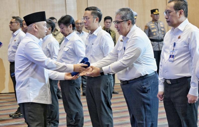 Menhub memberikan selamat pada para Pejabat baru