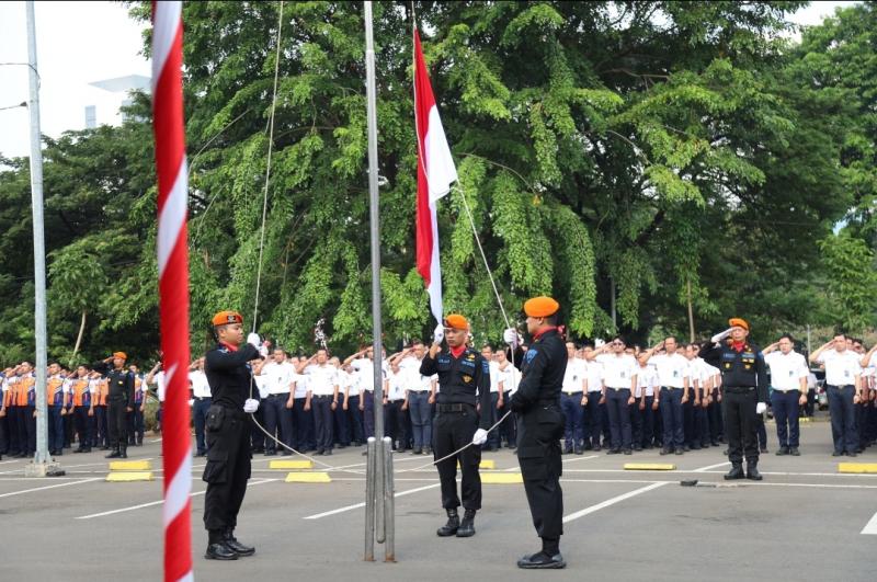 Apel gelar pasukan dalam rangka peringatan Hari Kebangkitan Nasional ke-117 di Hall Selatan Stasiun Gambir, Jakarta, Selasa (20/5/2025). Apel ini dihadiri oleh jajaran pimpinan dan pegawai KAI, serta perwakilan dari kantor pusat dan anak perusahaan KAI Group.