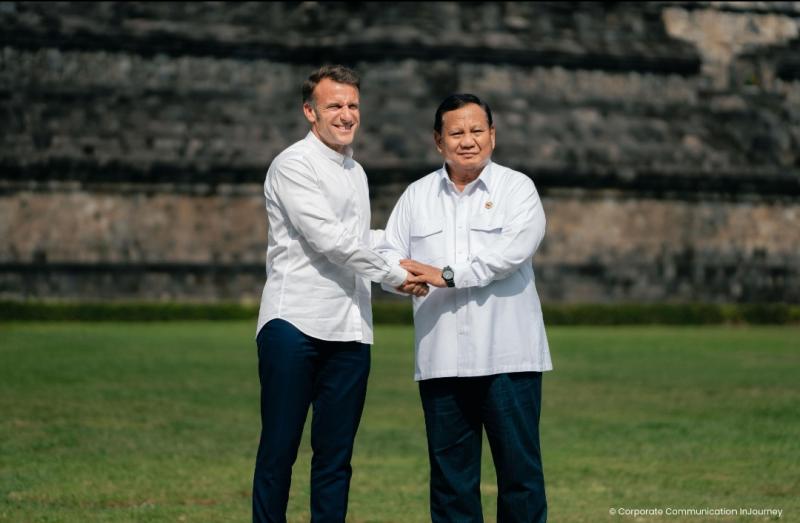 Presiden RI dan Presiden Prancis di Candi Borobudur