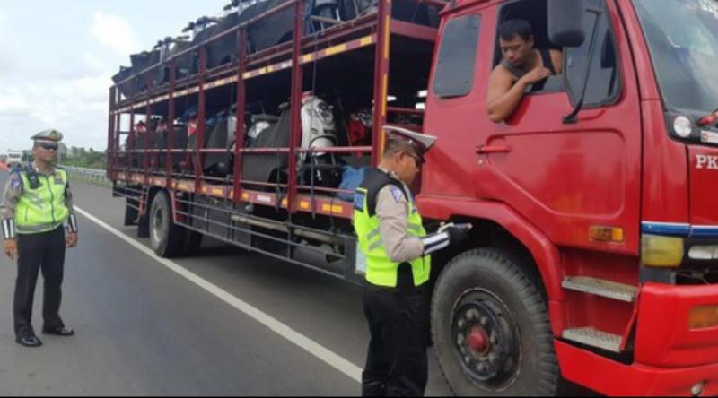 Pemeriksaan Truk Angkutan Barang