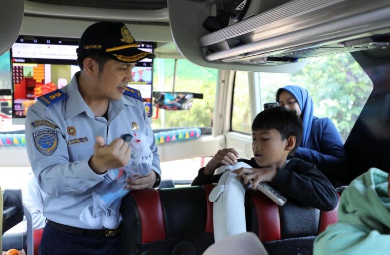 Inspeksi Keselamatan bus di Bogor