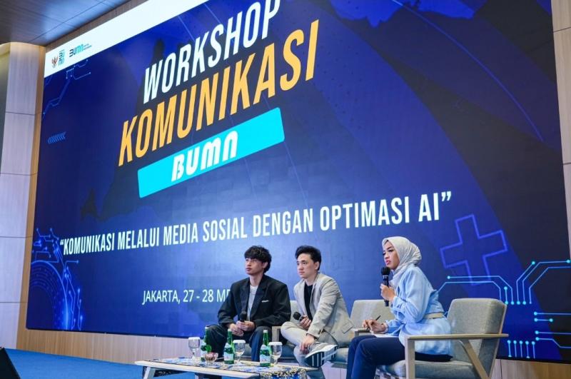 Workshop Komunikasi dan Optimasi AI Kementerian BUMN sesi pelatihan di Jakarta, 27–28 Mei 2025. Kegiatan ini bertujuan memperkuat kapasitas komunikasi dan pemanfaatan teknologi digital di lingkungan BUMN.