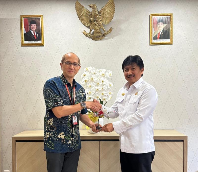 Plt Dirut Indonesia AirAsia bersama Dirjen Perhubungan Udara