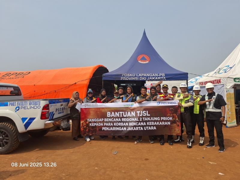 Pelindo Regional 2 Tanjung Priok beri bantuan kepada korban kebakaran di Penjaringan, Jakarta Utara.Foto istimewa/pelindoregional2tanjungpriok