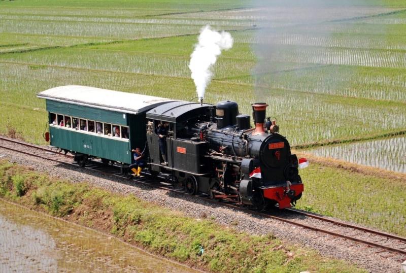 KAI Wisata jalankan Kereta Uap Wisata KA Baru Klinthing di Stasiun Ambarawa, Jawa Tengah. Layanan ini dihadirkan sebagai alternatif wisata sejarah dan edukatif, sekaligus pelestarian warisan perkeretaapian Indonesia.