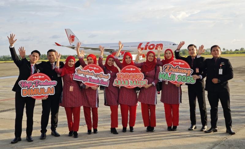 Kru Lion Air untuk penerbangan jemaah haji
