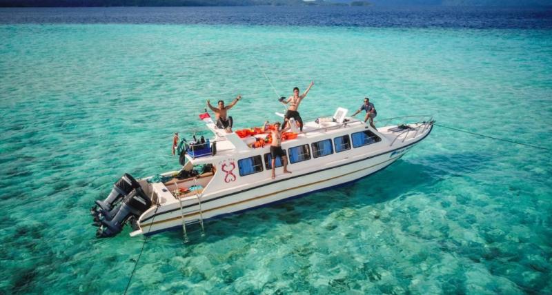 Wisatawan di Raja Ampat