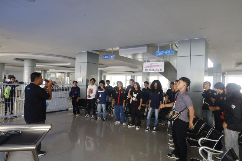 Pelindo Regional 4 berbagi pengetahuan operasional pelabuhan di Makassar. Foto istimewa/pelindo regional 4 