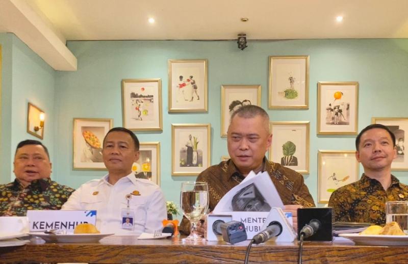 Menhub Dudy Purwagandhi bersama Pejabat dan pelaku usaha