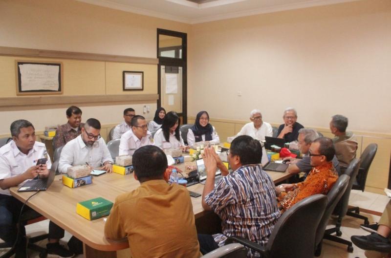 Plt Direktur Utama KAI Services, Ririn Widi Astutik, bersama jajaran manajemen saat melakukan kunjungan silaturahmi dan koordinasi strategis dengan Dinas Kebudayaan DIY, Senin (7/7), guna memperkuat sinergi layanan berbasis kearifan lokal di Yogyakarta.