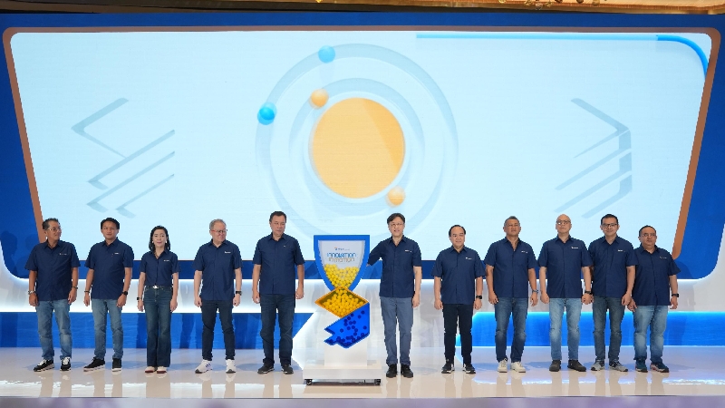 Sesi peluncuran tema “Innovation in Motion” oleh Astra Financial untuk GIIAS 2025 dipimpin oleh Vice President Director Astra (In-Charge Astra Financial), Rudy (tengah), bersama sembilan pimpinan unit bisnis astra financial, Rabu (16/7) di Jakarta
