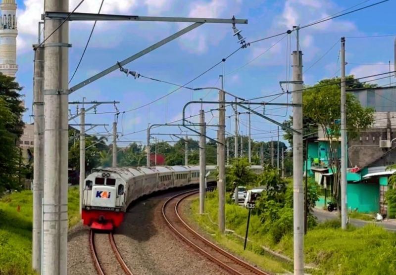 Kereta api melewati di jalur KAI Daop 6 Yogyakarta. (Ist)