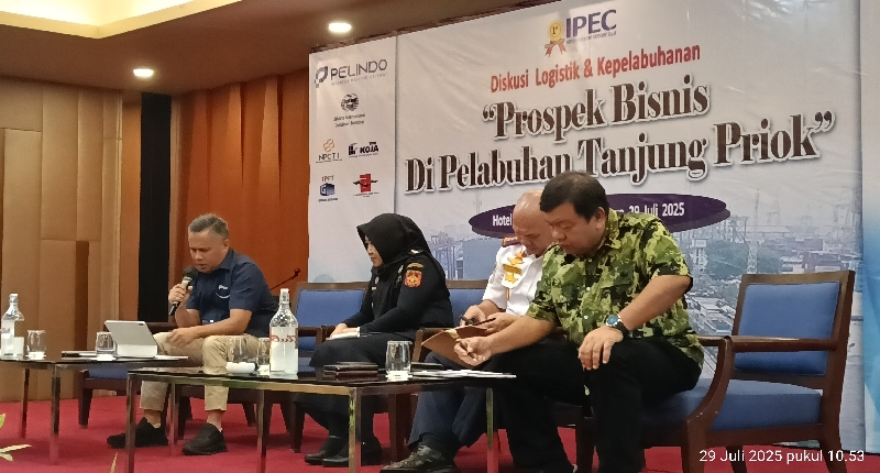 EGM Pelindo Regional 2 Tanjung Priok saat berikan paparan. Foto:BeritaTrans.com/ahmad 