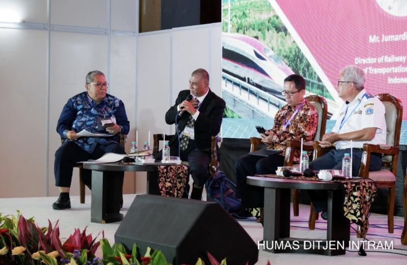 Diskusi transportasi di sela Railways Expo 2025