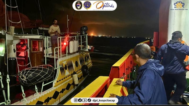 Evakuasi kapal Black Out di perairan oleh KSOP Cilacap dan Pelindo
