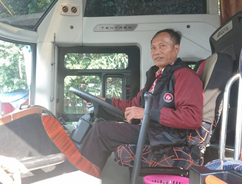 Loker Sopir Dan Kernet Bus - Dia pun berpesan kepada sopir dan kernet untuk bisa membantu ...