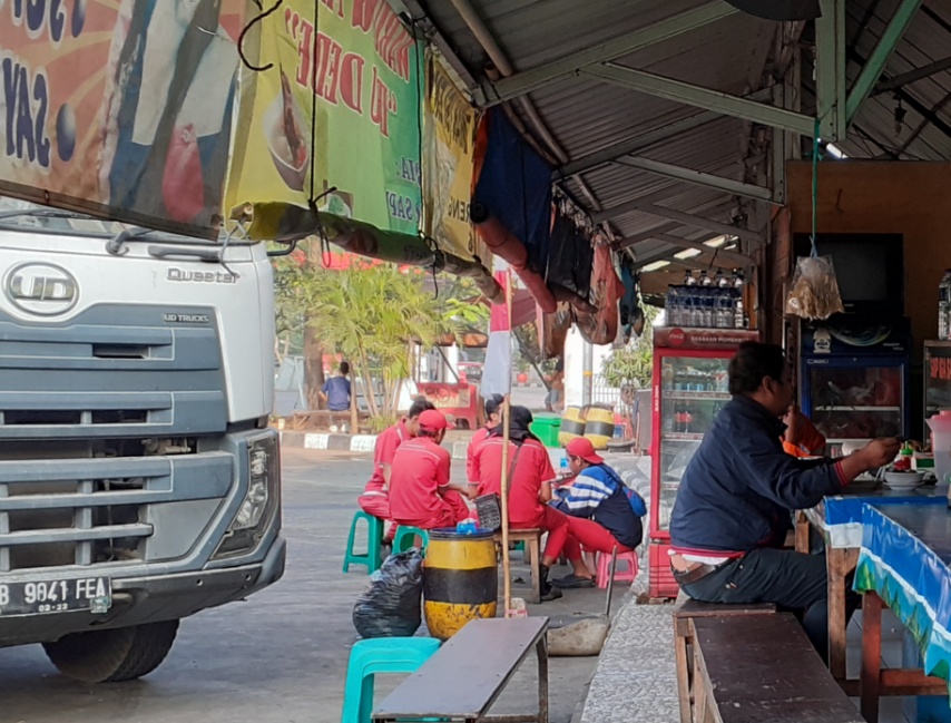 Warung Kecil yang Terus Hidup di Rest Area Km 39 Tol Cikampek