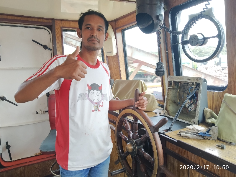 Lulusan Poltekpel Surabaya Ini Jadi Kru Tugboat Penarik Tongkang Lulusan Poltekpel Surabaya Ini Jadi Kru Tugboat Penarik Tongkang