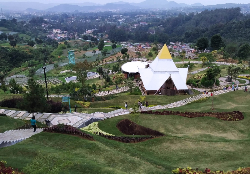 Wisata Alam Sevillage di Cianjur Cocok untuk Keluarga